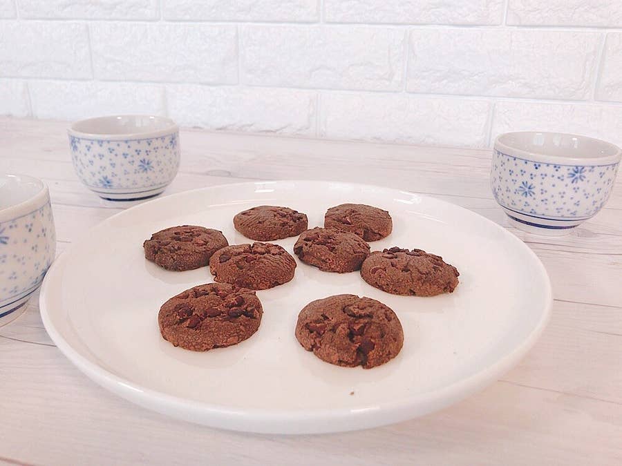 セブンの たっぷりチョコのチョコチップクッキー チョコ好きは絶対買って チョコの量がエグい これで170円なの