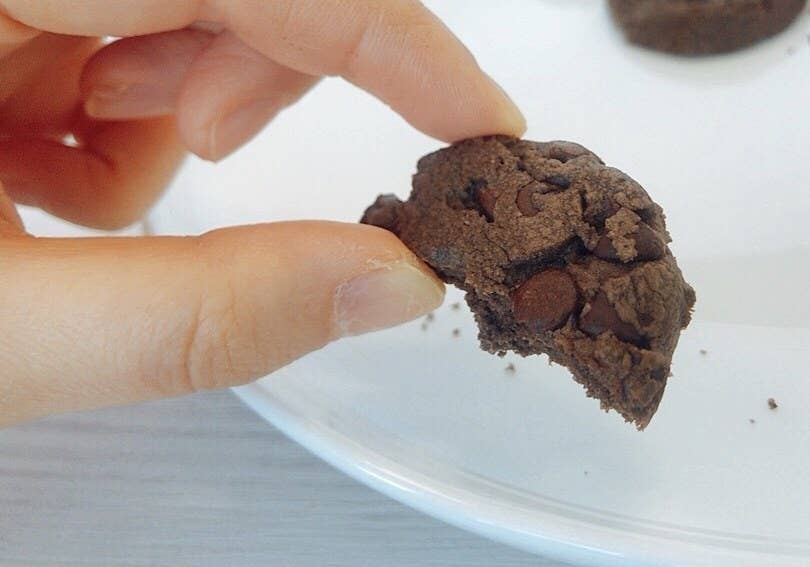 セブンの たっぷりチョコのチョコチップクッキー チョコ好きは絶対買って チョコの量がエグい これで170円なの セブンの たっぷりチョコのチョコチップクッキー チョコ好きは絶対買って チョコの量がエグい これで170円なの