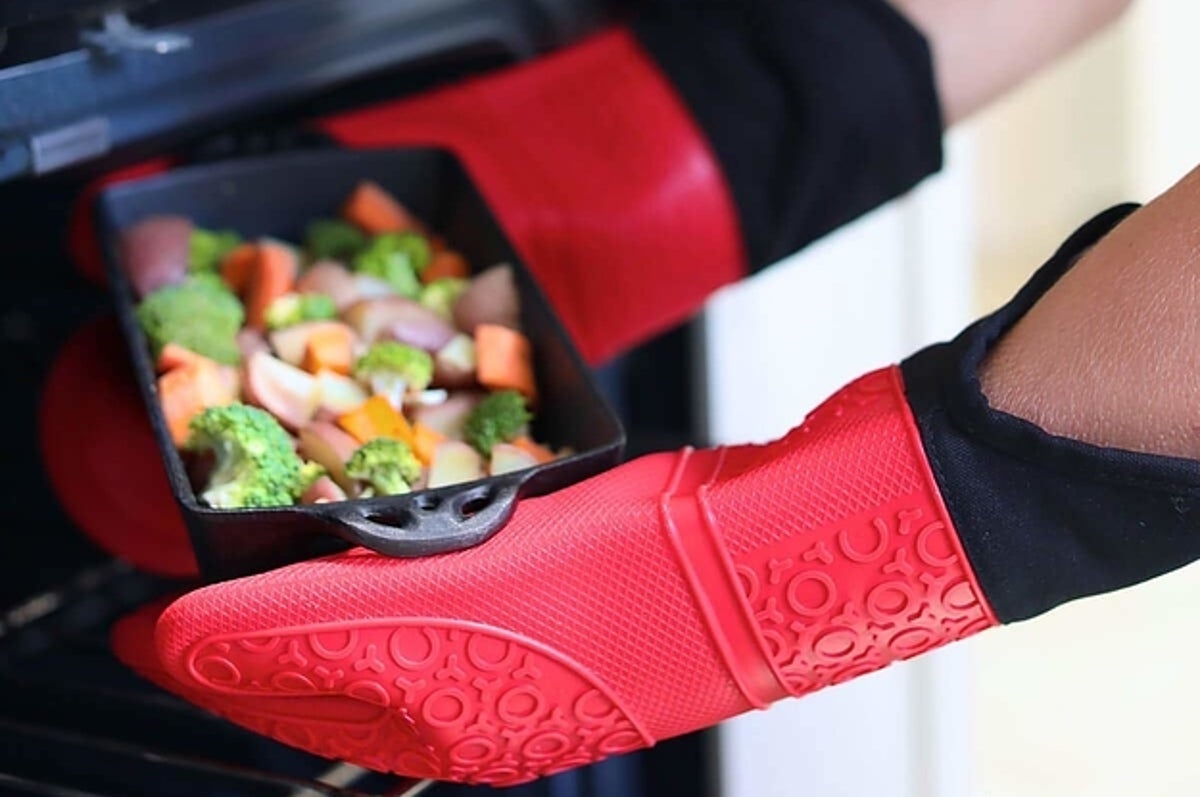 No Crying in the Kitchen with NoCry Cut Resistant Gloves - Food Corner