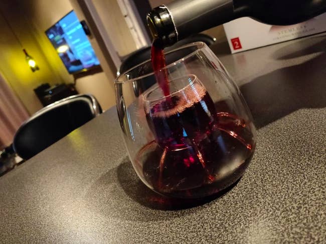 Aerating wine glass cup 