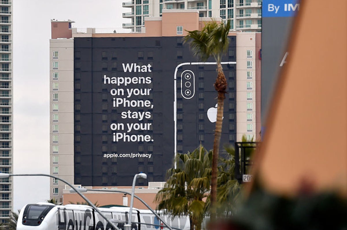 Appleの意味深な広告から見える戦略
