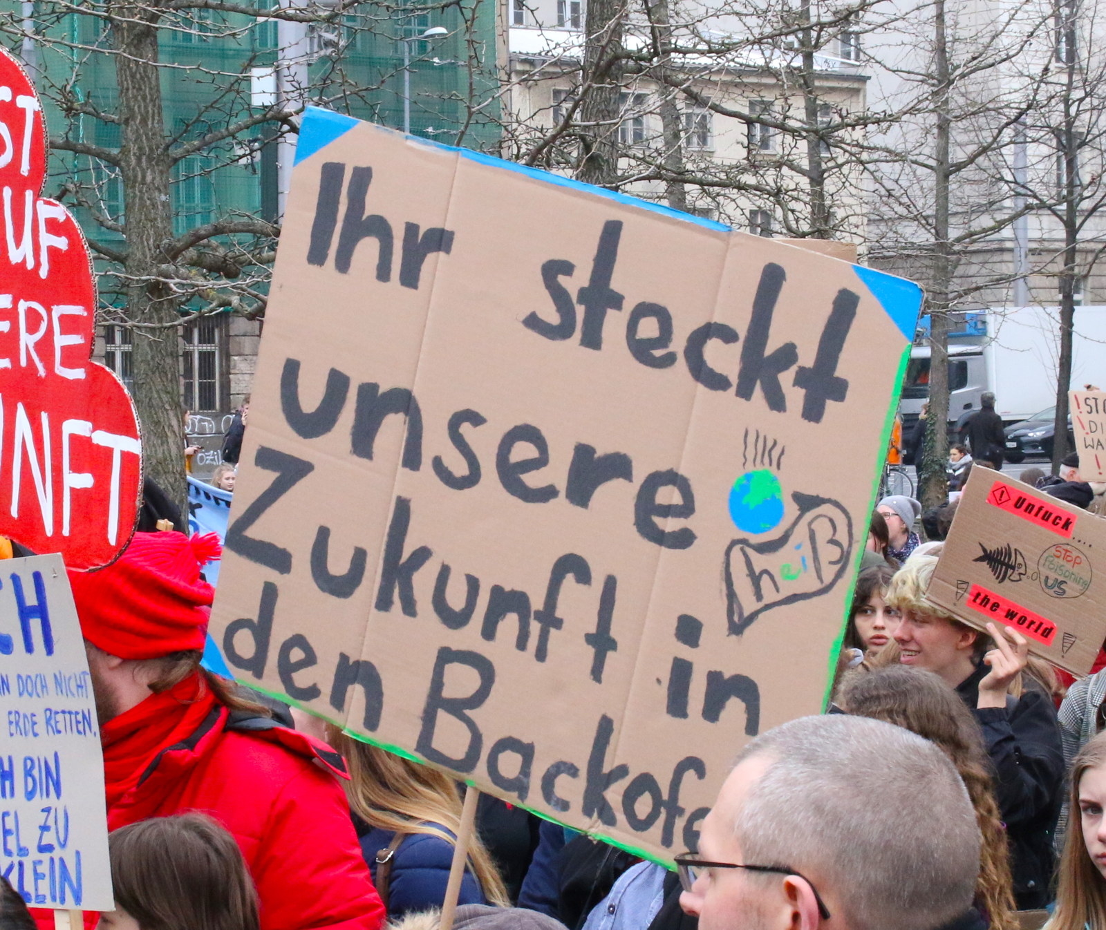 FridaysForFutureDemo in Berlin Die wichtigsten und witzigsten Schilder