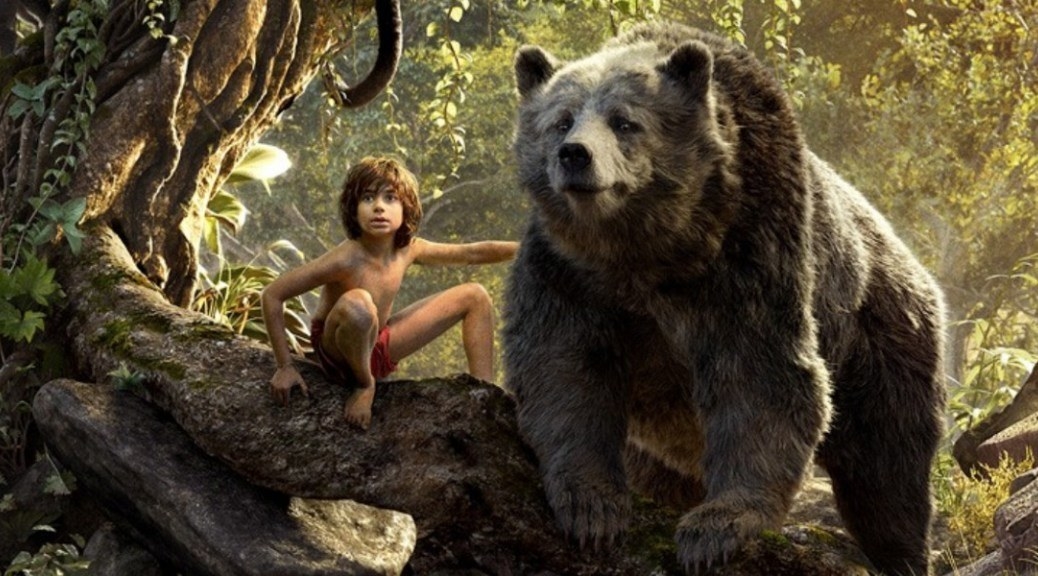 O jovem ator Neel Sethi que interpreta o nosso Mogli carrega esse filme com uma mão nas costas, como que pode? Essa versão lembrou demais as melhores partes do original e, apesar de ser menos dançante, conseguiu expor os animais de uma forma muito mais relacionável que o antecedente. É tudo tão lindo o tempo todo que você fica sem saber o que é real e o que é digital. Além disso, o relacionamento de Mogli, Baguera e Balu é tão perfeito que te faz reavaliar todos os seus relacionamentos. O filme fez 966 milhões de dólares na bilheteria mundial (cerca de 3.4 bilhões de reais) e deve ter resultado em 91283091823 milhões pesquisas sobre como ter um urso de babá (fonte não confiável).