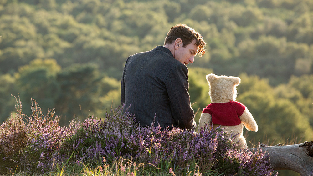 Christopher Robin é aquele filme ideal para quando você está começando a lidar com mais responsabilidades na vida e sente que envelheceu demais com isso. A história tem aquela pegada de "aproveite o agora" que é um aprendizado importante para todos nós - seja qual for a idade. O filme não arrecadou tanta bilheteria quanto eu gostaria que arrecadasse, totalizando 197 milhões de dólares mundialmente (que é o equivalente a quase 700 milhões de reais).