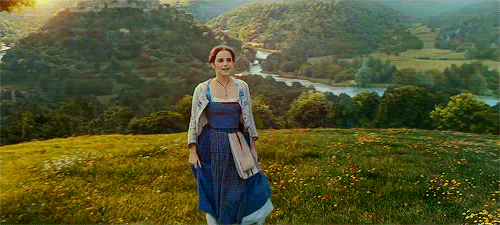 A Bela sempre foi uma das minhas princesas favoritas porque ela gostava de ler e eu me identificava bastante com isso. Nesta versão, ela também é uma inventora e tem um passado um pouco mais trágico, mas não darei spoilers. Ela é muito mais sagaz que a versão da animação, sabe dizer o que quer e isso é um ótimo exemplo para meninas em crescimento. A Fera continua sendo um príncipe meio bobão, mas ganhou uma música e pontos extras com isso. A bilheteria estrondosa desse filme foi de 1.2 bilhões de dólares (quase 4.5 bilhões de reais!).