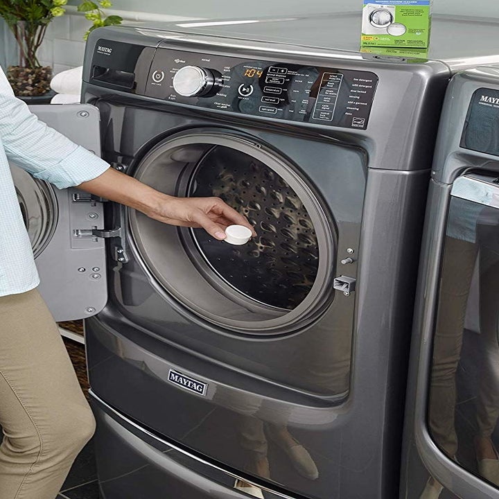 Model putting the small cylindrical tablet in a washing machine