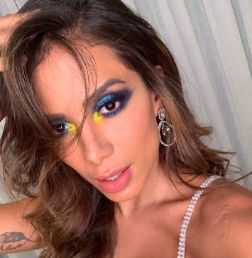 Anitta completa 26 anos neste sábado (30), mas comemorou antes com direito a tema de fundo do mar e buffet vegano.