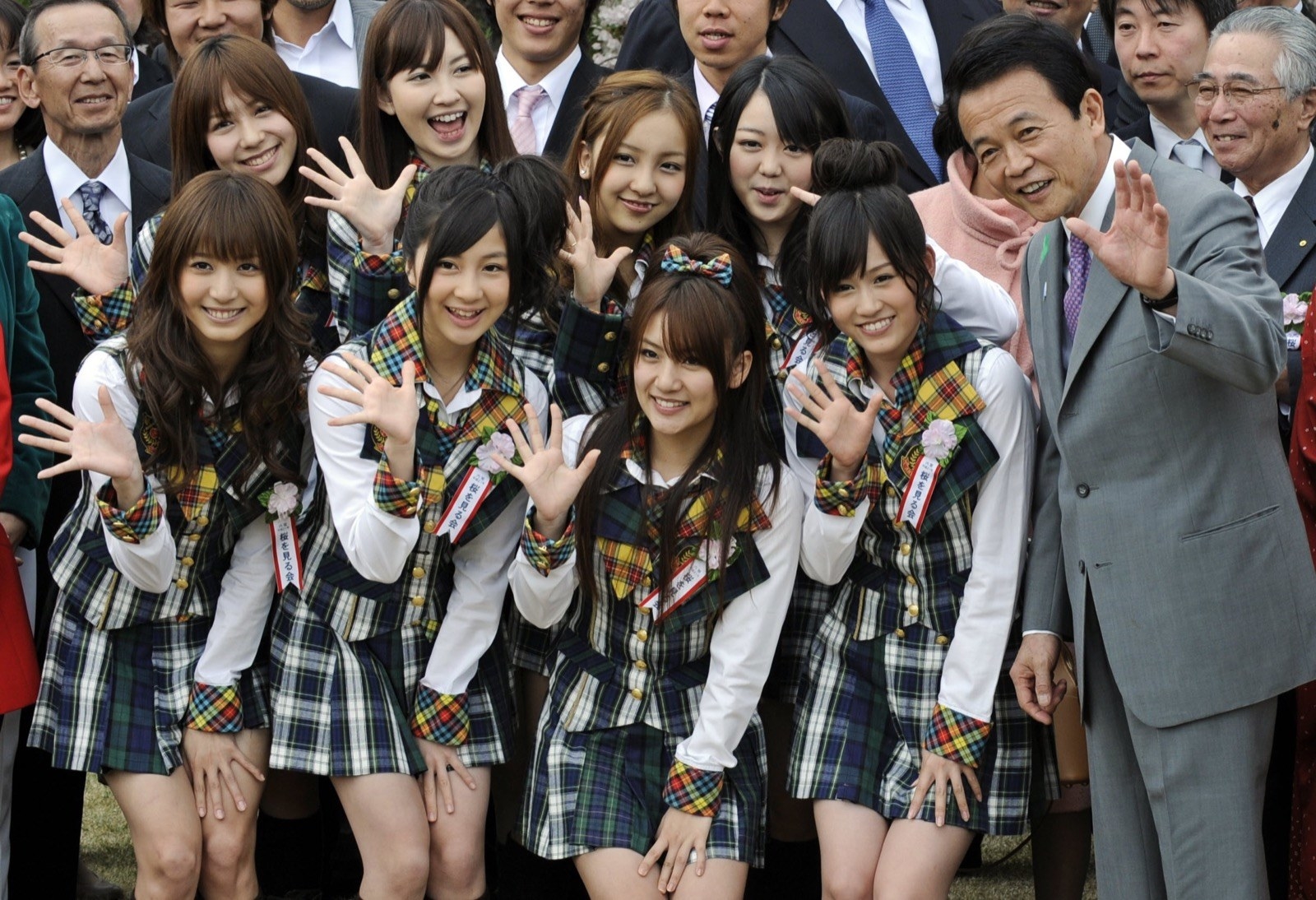 前田敦子　10年桜　生写真 AKB48 生写真 前田敦子 10年桜 ガチャ 激レア 最安値 - メルカリ