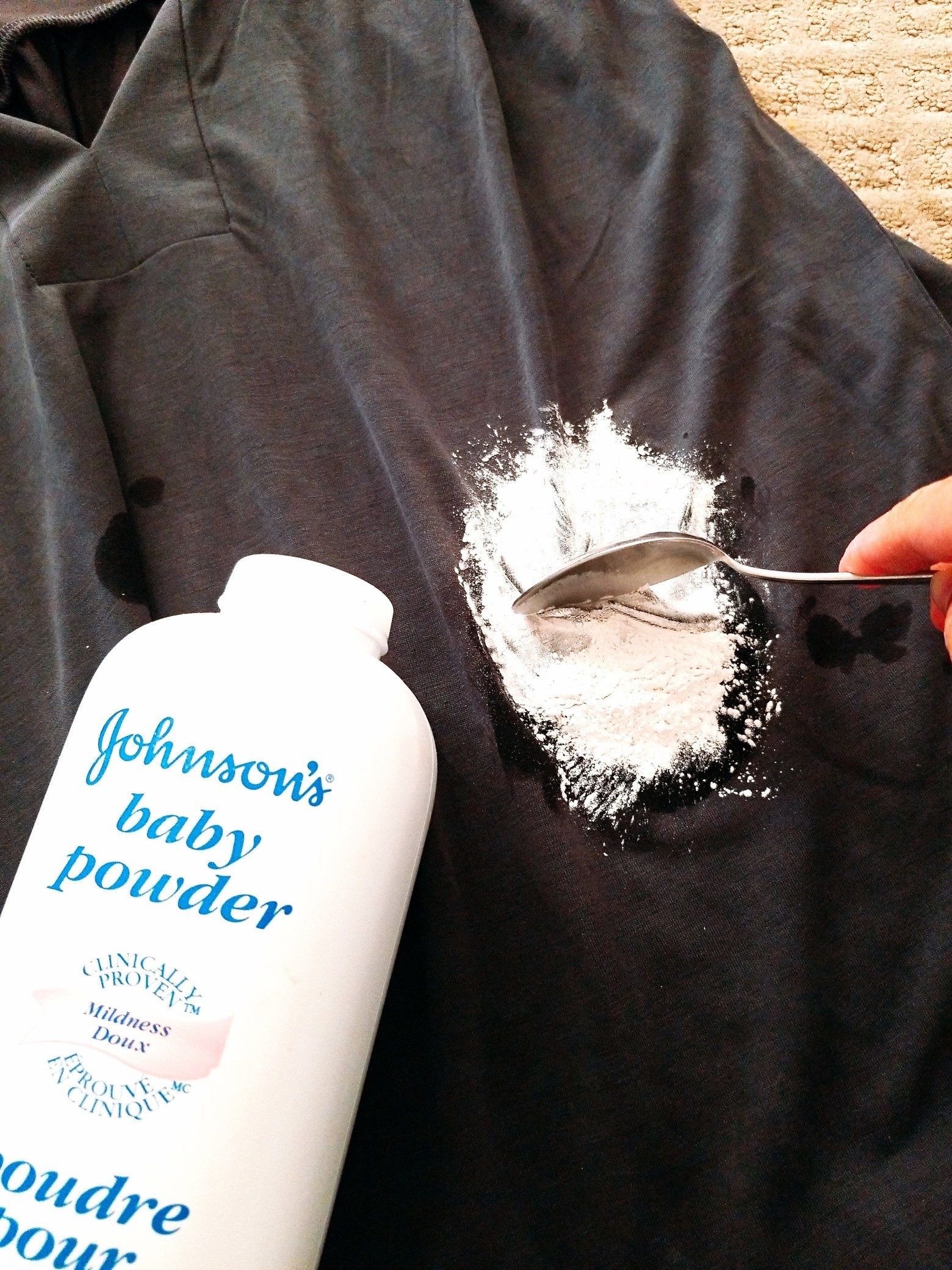Cleaning a stain with baby powder