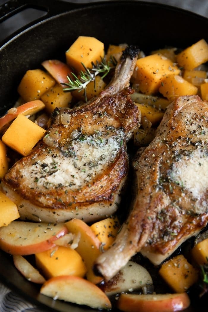 Thanks to this simple recipe, you can cook your main dish and your sides all in a single pan. Get the recipe here.