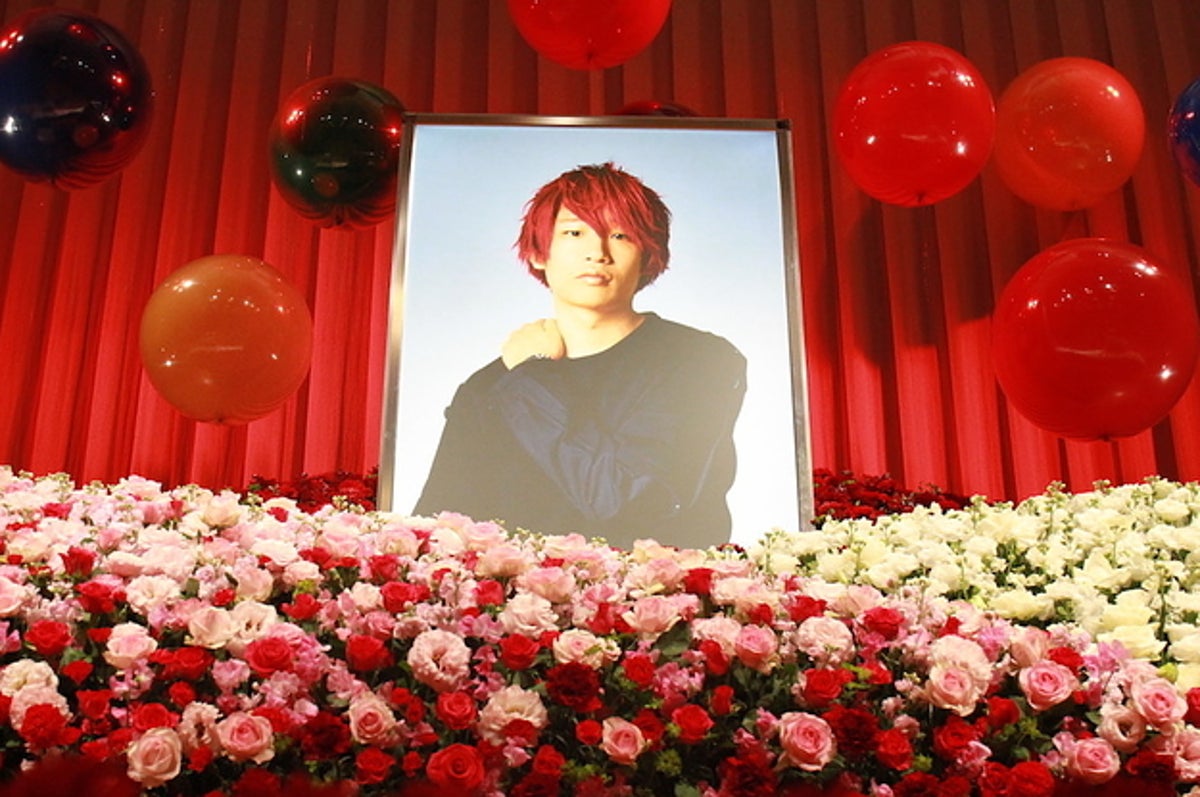 人気youtuber アバンティーズ エイジさんの お別れの会 7千人のファンが参列し 涙