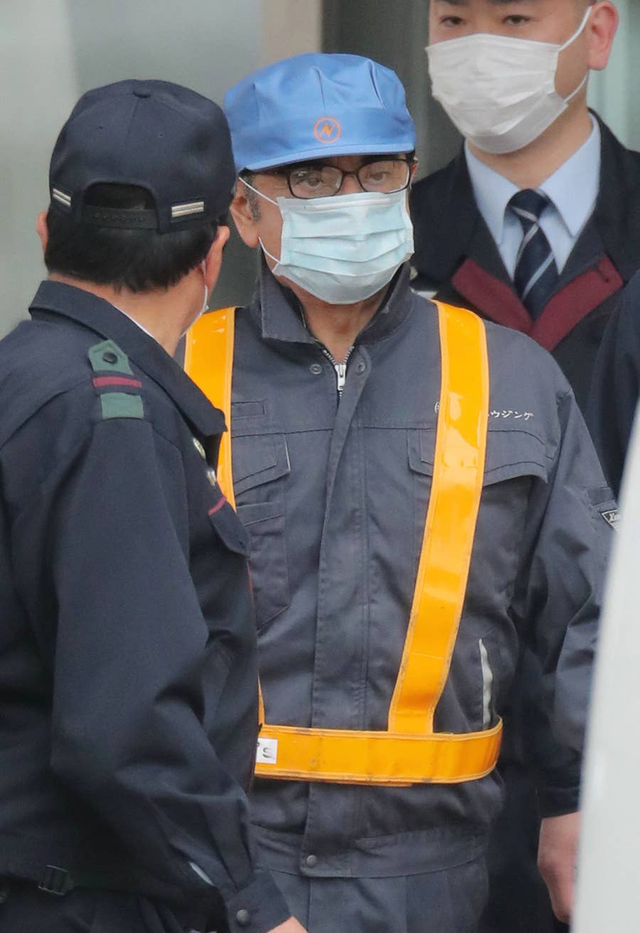 ゴーン被告、作業員姿に変装 保釈時に乗った車は日産でもルノーでもなく…