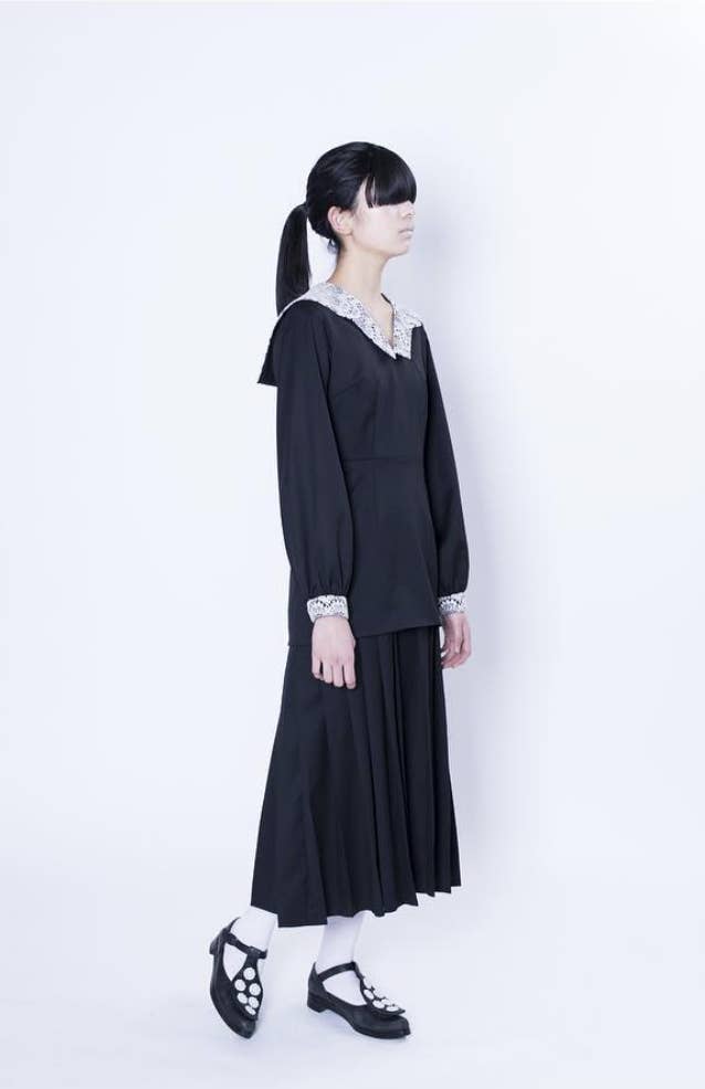 亡くなった エビ中 松野莉奈さんへ ファンは卒業展で彼女のための服を飾った 徳重