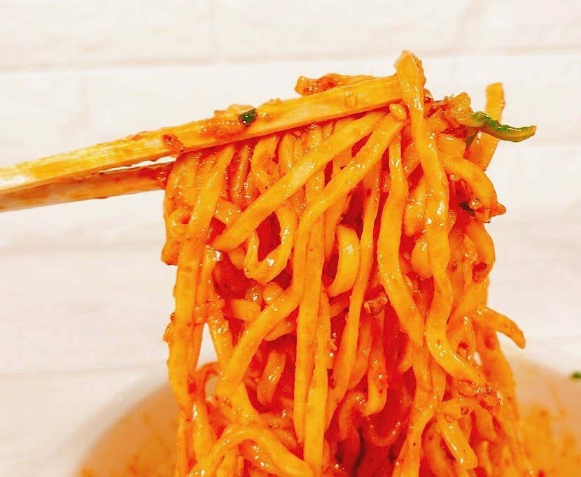 コンビニでみつけた 汁なし担々麺 がカップ麺のクオリティ超えてる