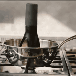 gif of the stirrer automatically spinning in a pan