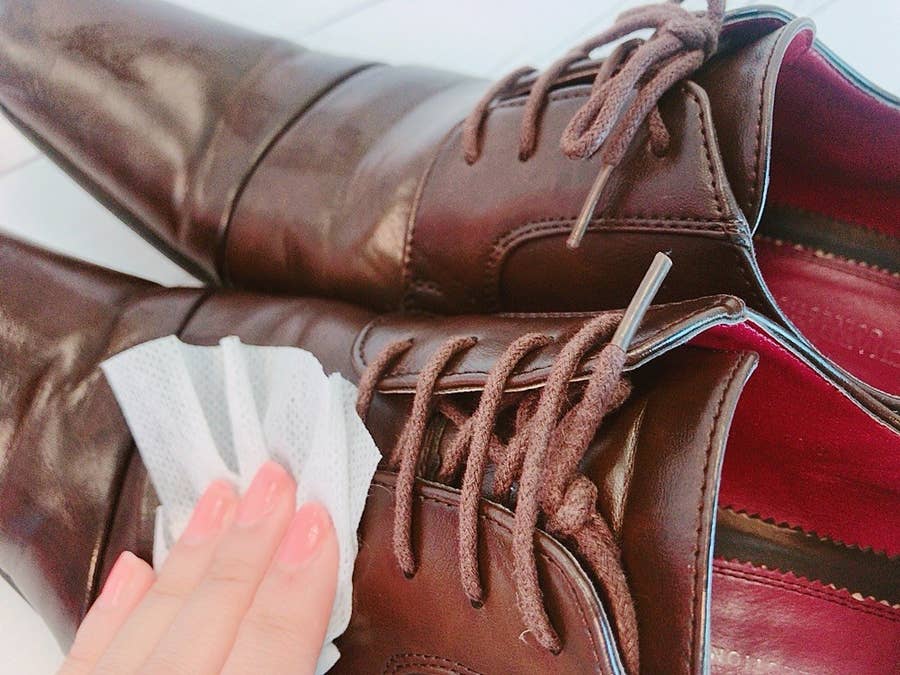 無印の 靴磨きシート が有能すぎる 革製品が全部ツヤツヤになりますよ