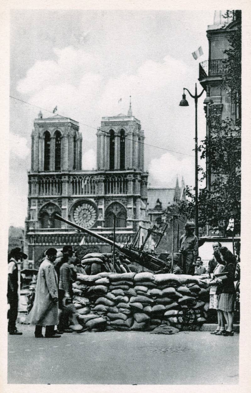 American Anti-Aircraft gun positioned close to the Cathedral of Notre-Dame during the Liberation of Paris, 1945.