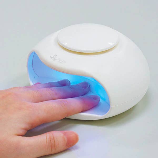 ニトリの 500円ネイル乾燥機 がすごい マニキュアがめっちゃ綺麗に乾きます