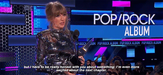 Fans were immediately reminded of her song “The Story of Us”, which includes the phrase “next chapter”.