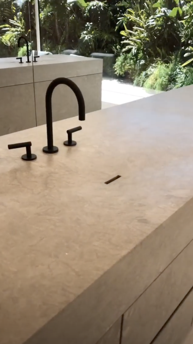 People Are Have A Lot Of Questions About Kim Kardashian's Sinks