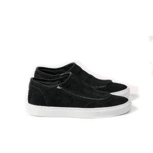 The shoes comes with three different accessories, allowing them to be worn in five different ways.Get them from Fini Shoes for $149 (available in sizes 4-14.5 and four colors).