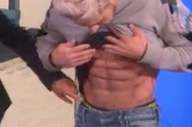 Zac Efron's Abs Are Honestly Insaaane