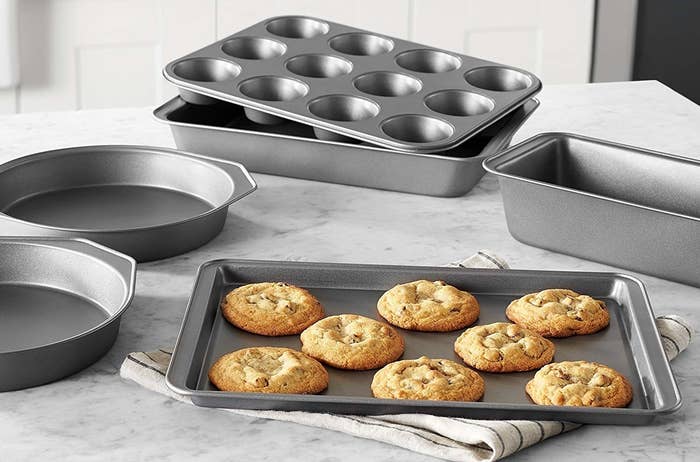 Goodful Nonstick Cookie Baking Sheet, Heavy Duty Carbon Steel with Quick  Release Coating, Made without PFOA, Dishwasher Safe, 17-Inch x 11-Inch, Gray