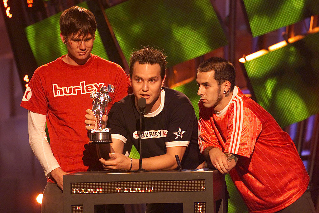 Blink-182 accepting a Moon Man at the VMAs in 2000