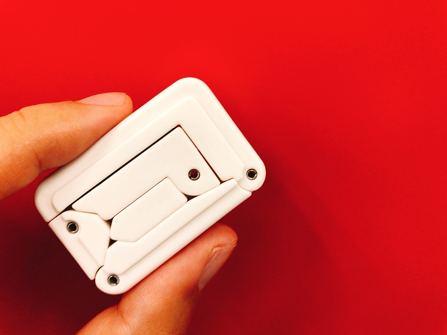 カバン床置きとはさよなら 無印のタグツールが便利すぎる