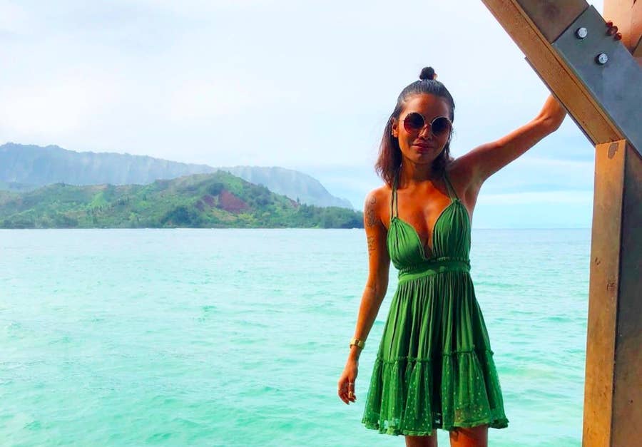 Tropical 2025 holiday outfits