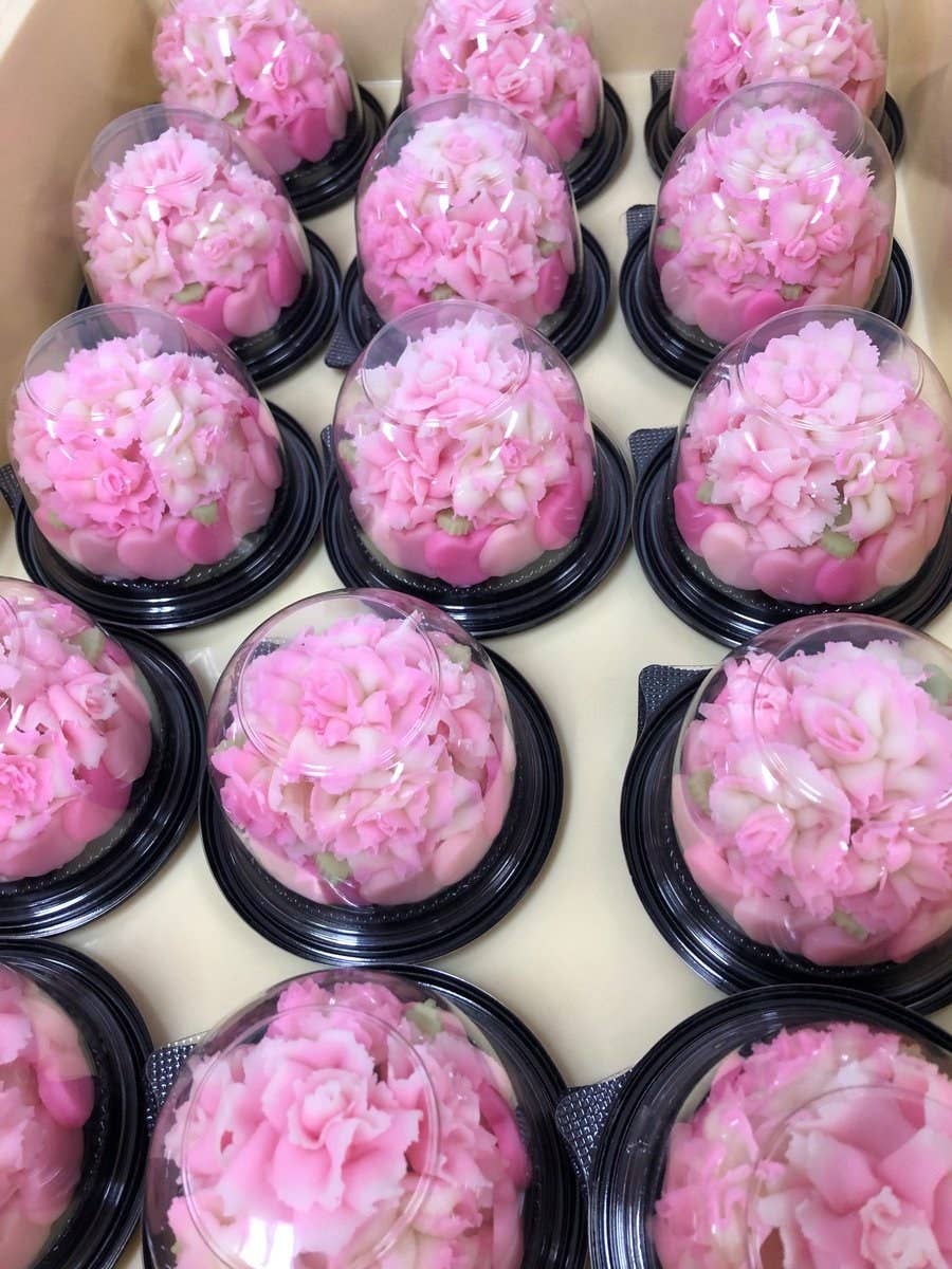 カーネーション風のお菓子を老舗和菓子店が本気で作ったらこうなる