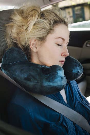 person using the neck pillow