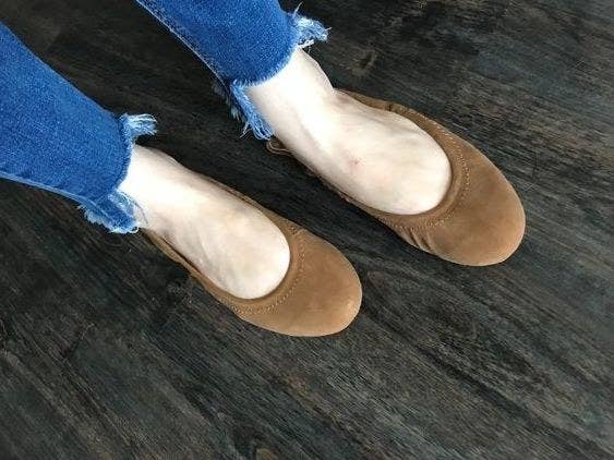 reviewer wearing ballet flats with skinny jeans