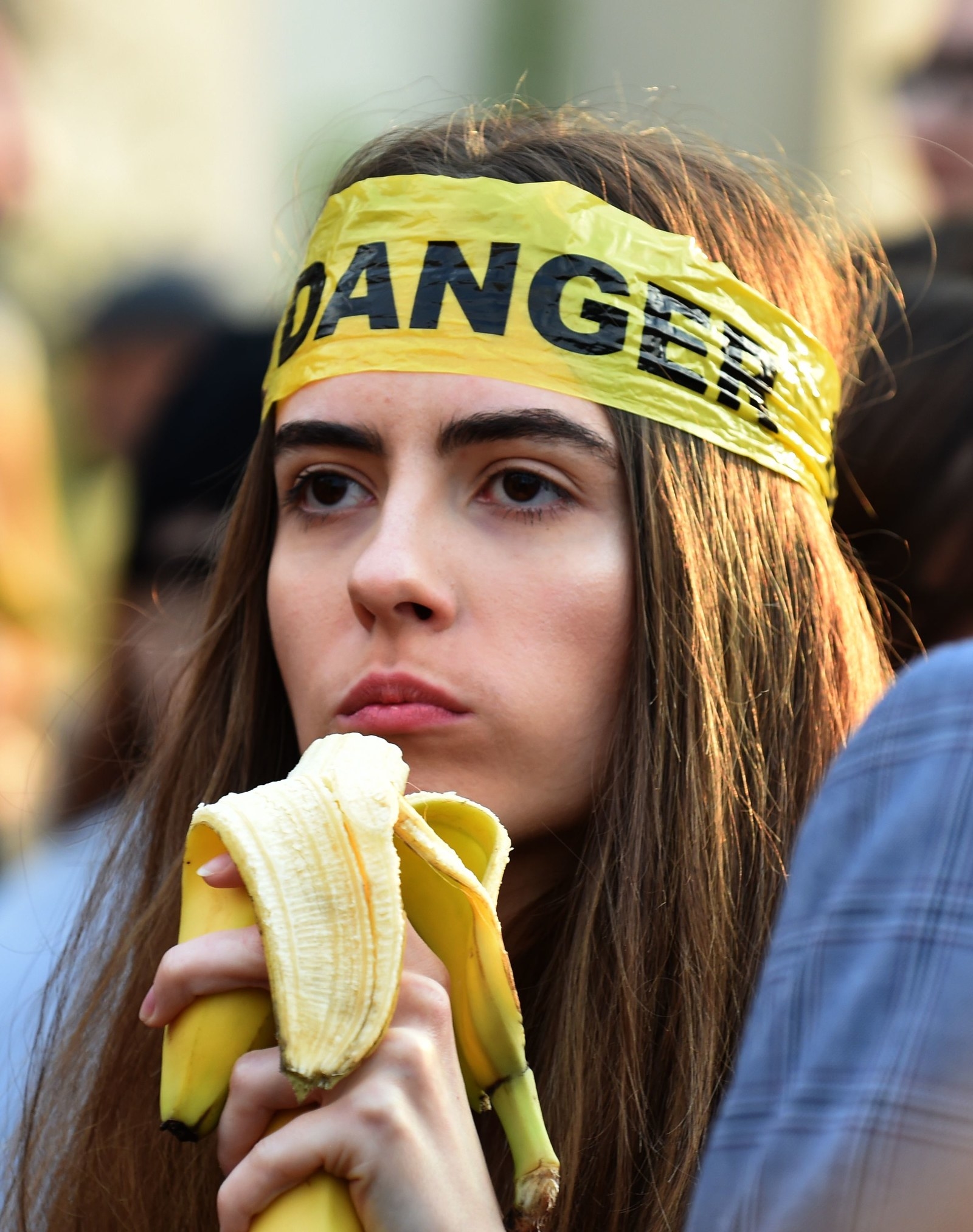 ポーランドの美術館でバナナを食べる人たちが大量発生 その理由は ポーランドの美術館でバナナを食べる人たちが大量発生 その理由は
