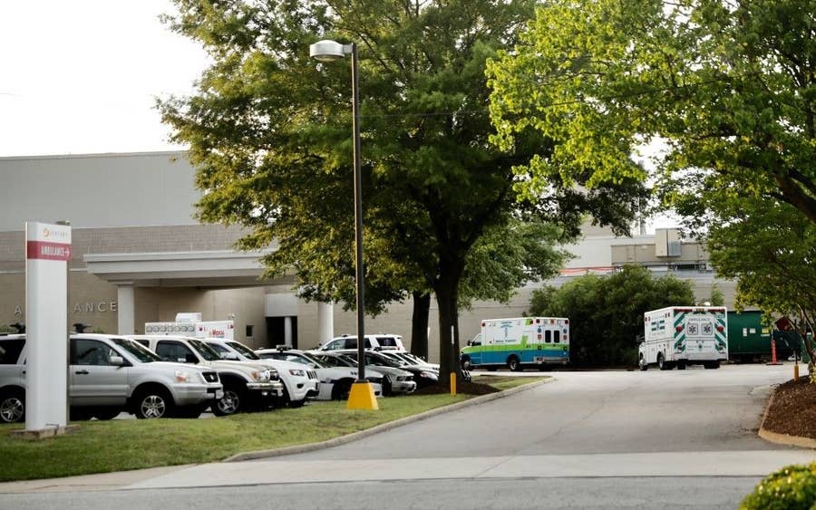 更新 米バージニア州の市庁舎で銃乱射事件 犠牲者12人 死亡の容疑者は市職員 更新 米バージニア州の市庁舎で銃乱射事件 犠牲者12人 死亡の容疑者は市職員