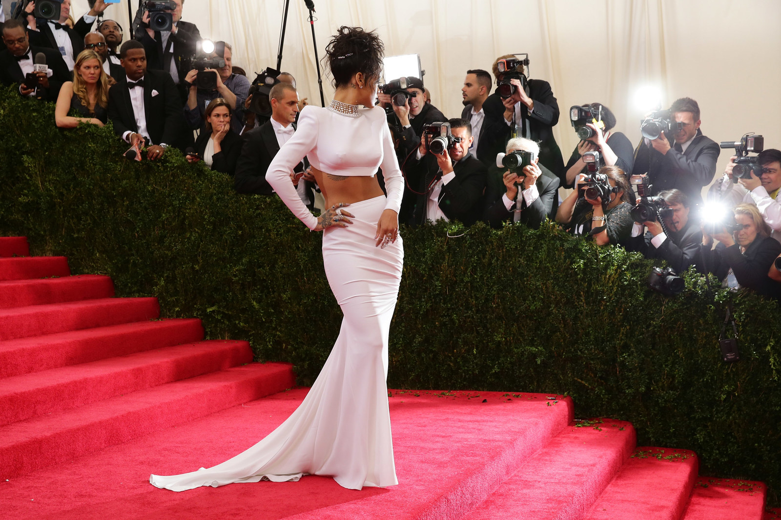 Product Questions – Anne Hathaway Strapless Sequined Prom Dress Met Ball  2010 Red Carpet - Page 3 - TheCelebrityDresses