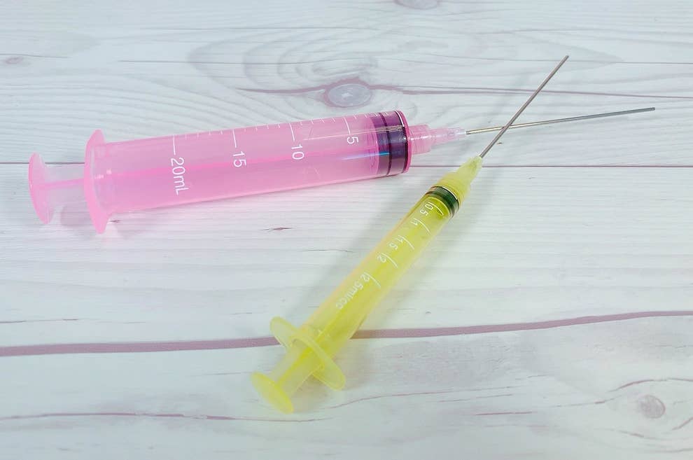 ダイソーの便利グッズが地味にすごい お泊まりの時にめっちゃ助かるわ