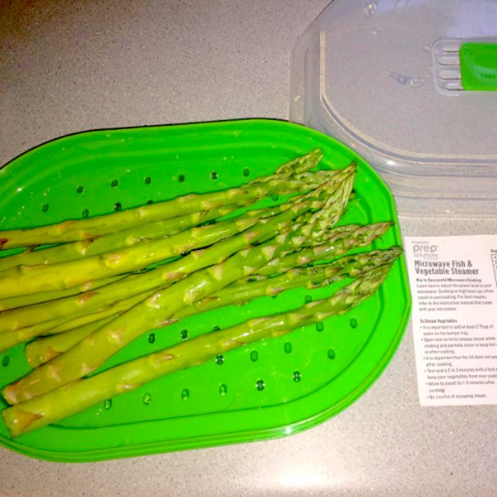 A pile of asparagus on the tray