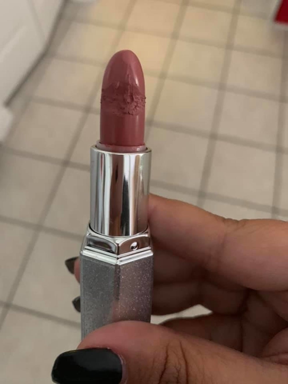 r Jaclyn Hill Is Getting Trashed By Fans Who Say Her New Lipstick  Line Is Terrible Quality