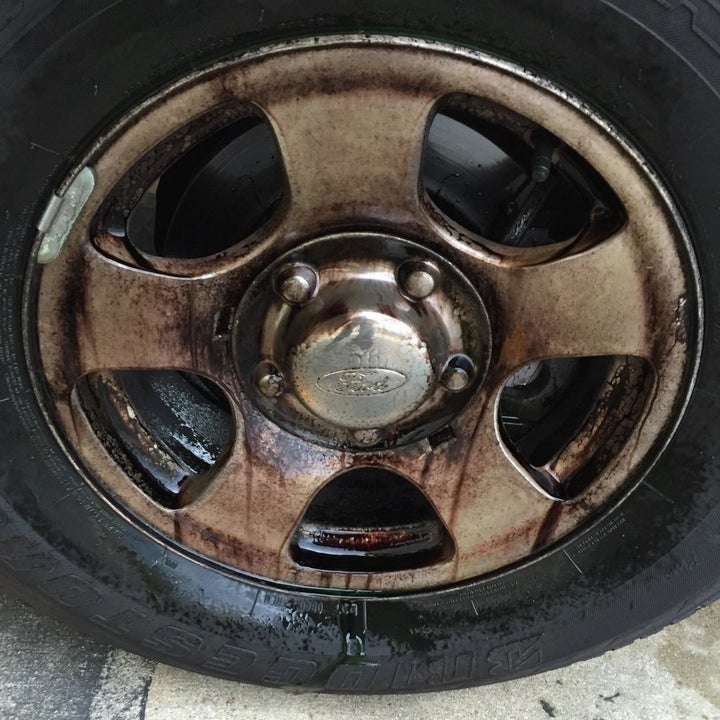 reviewer photo showing their hubcap covered in dirt and grime