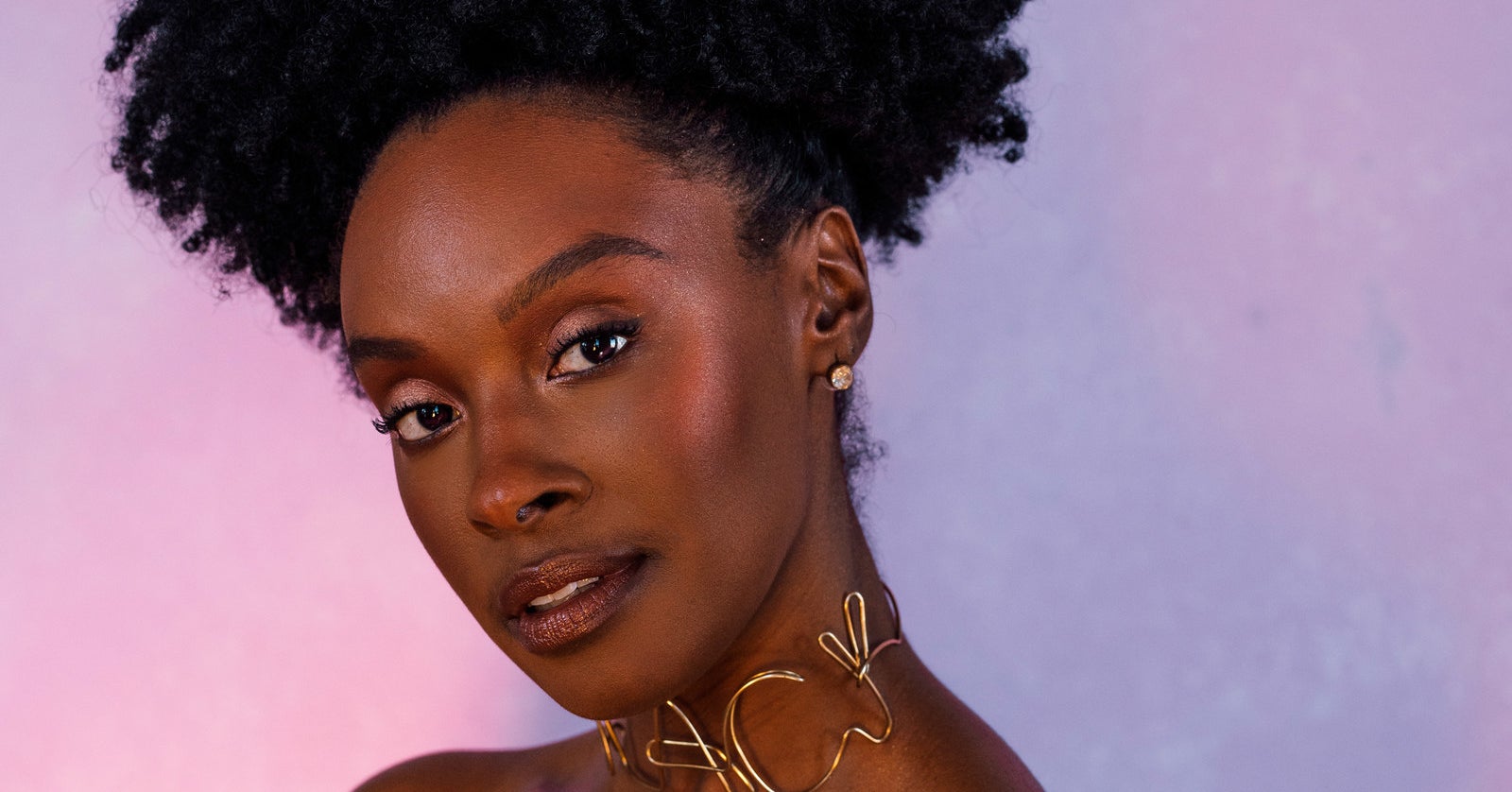 A Pro Makeup Artist Showed Us The Best Way To Use Bronzer And We're Glowing