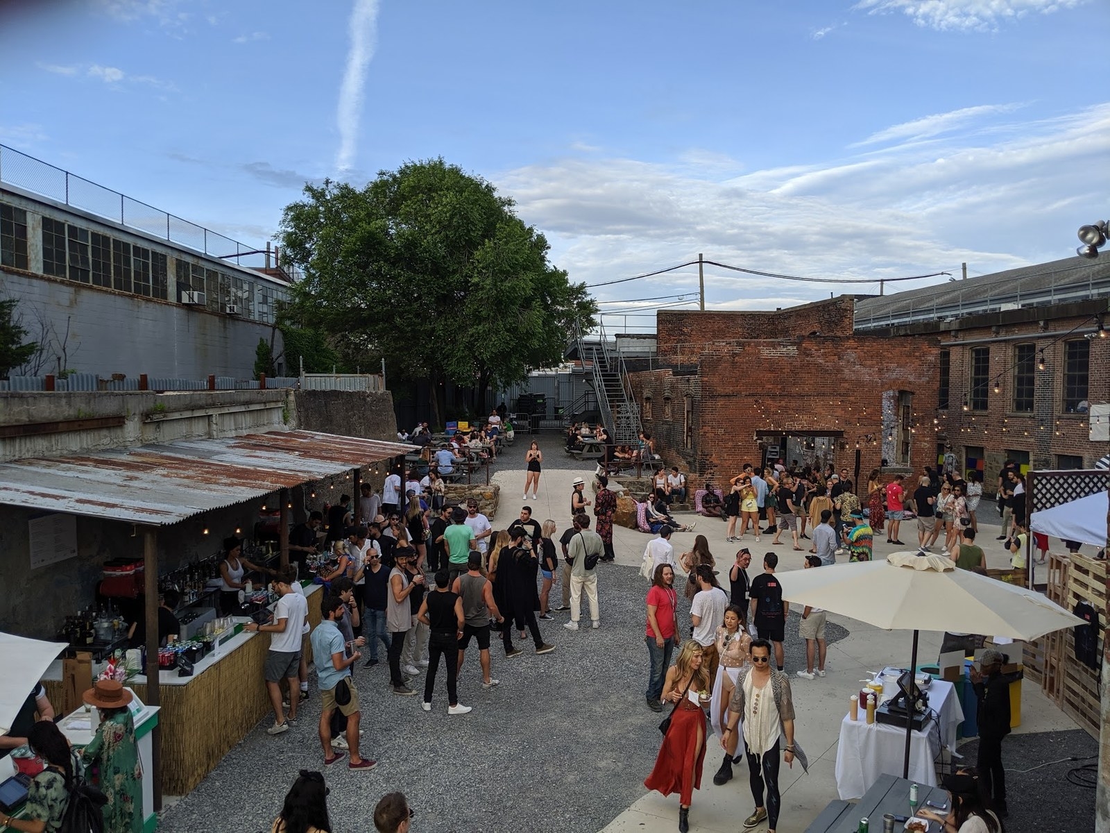 In case people got hungry and thirsty, there were plenty of options to satisfy those desires. There was free water station, along with fan-favorites like Matchabar, Van Leeuwen Ice Cream, Burger Spot, and more.