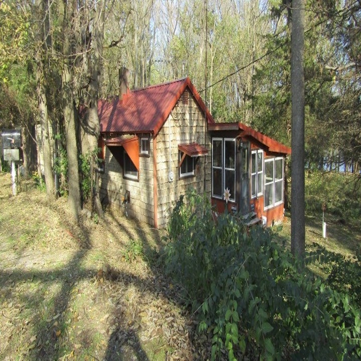 21 Affordable Cabins For Sale For Anyone Who Just Wants To Run