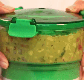 Animated gif: hands press on the lid of the container to eliminate extra air