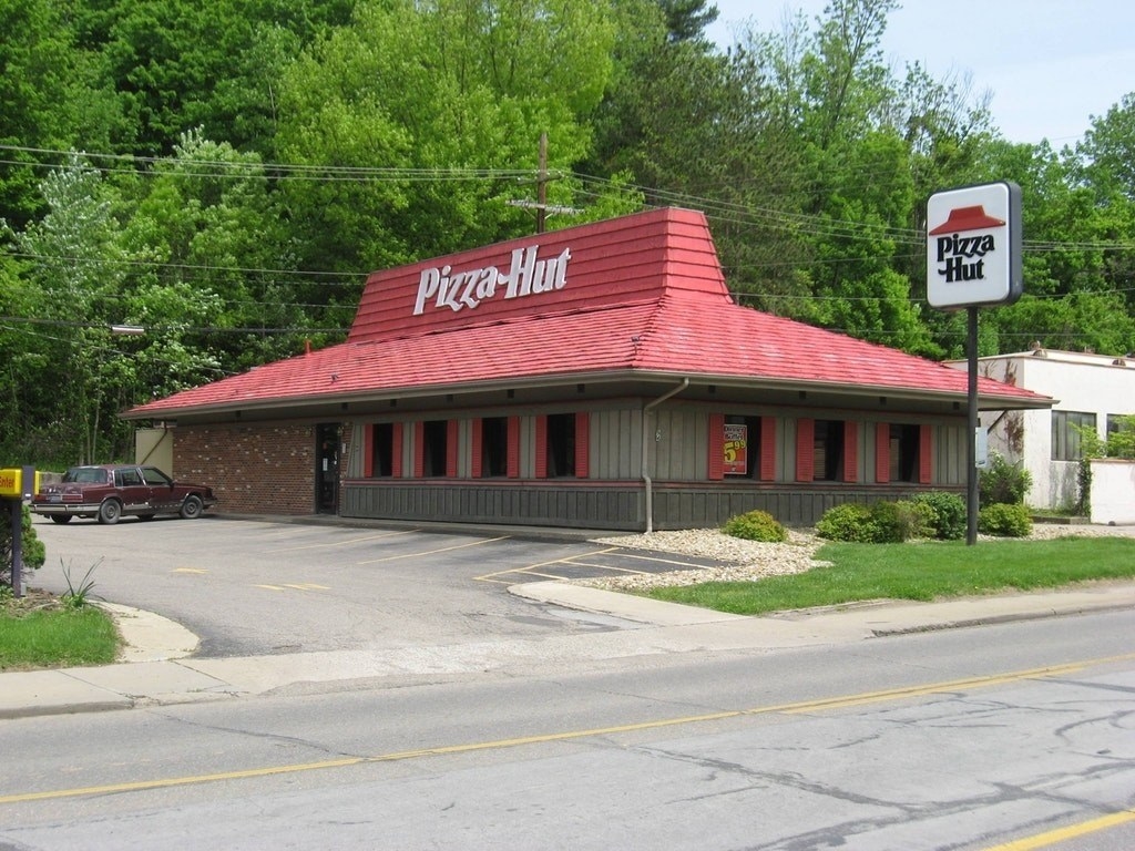 Exterior of Pizza Hut with a red roof