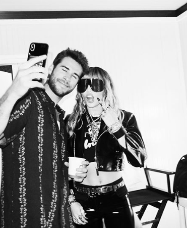 These Photos Liam Hemsworth Took Of Miley Cyrus Should Be Framed And ...