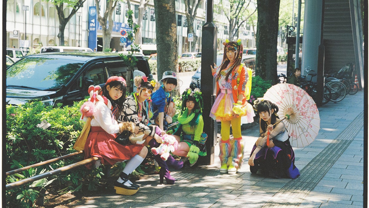 完全に90年代の原宿じゃん…！“あの頃”を完全再現したストリート 