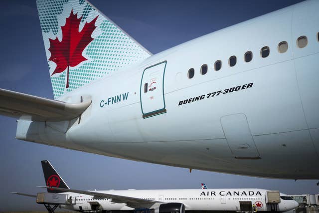Man Says He Crawled Off Air Canada Plane After Staff Wouldn't Help Him