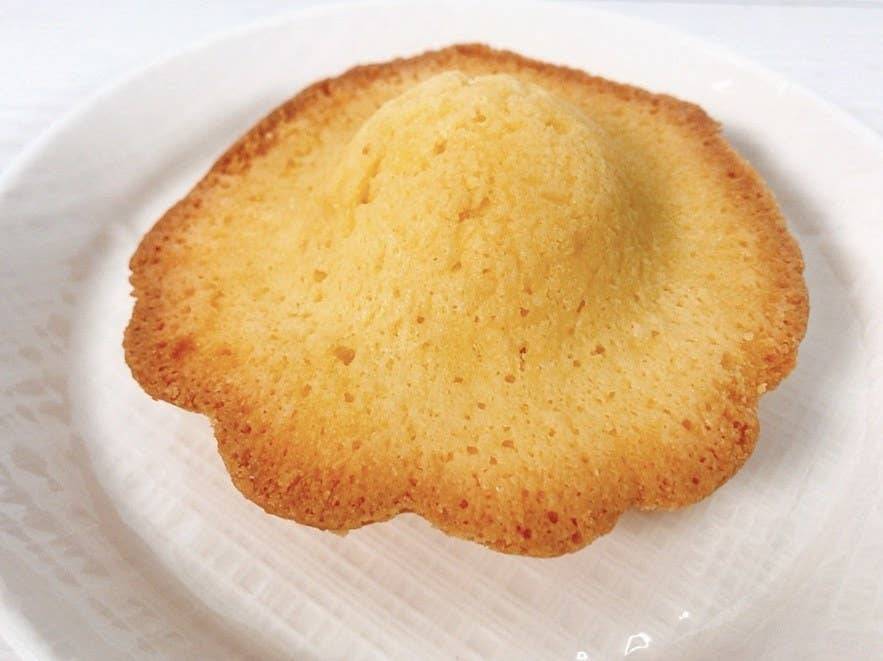 ファミマの 発酵バターを使ったこだわりのマドレーヌ はデパート級の美味しさ
