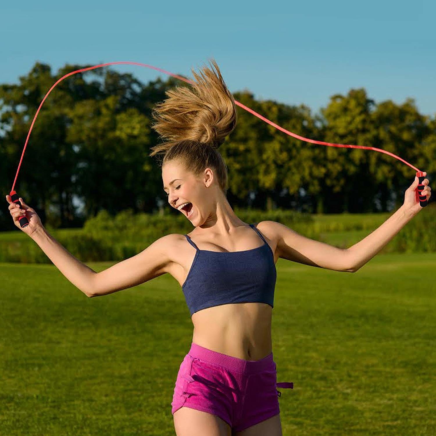 woman using the weighted jump rope